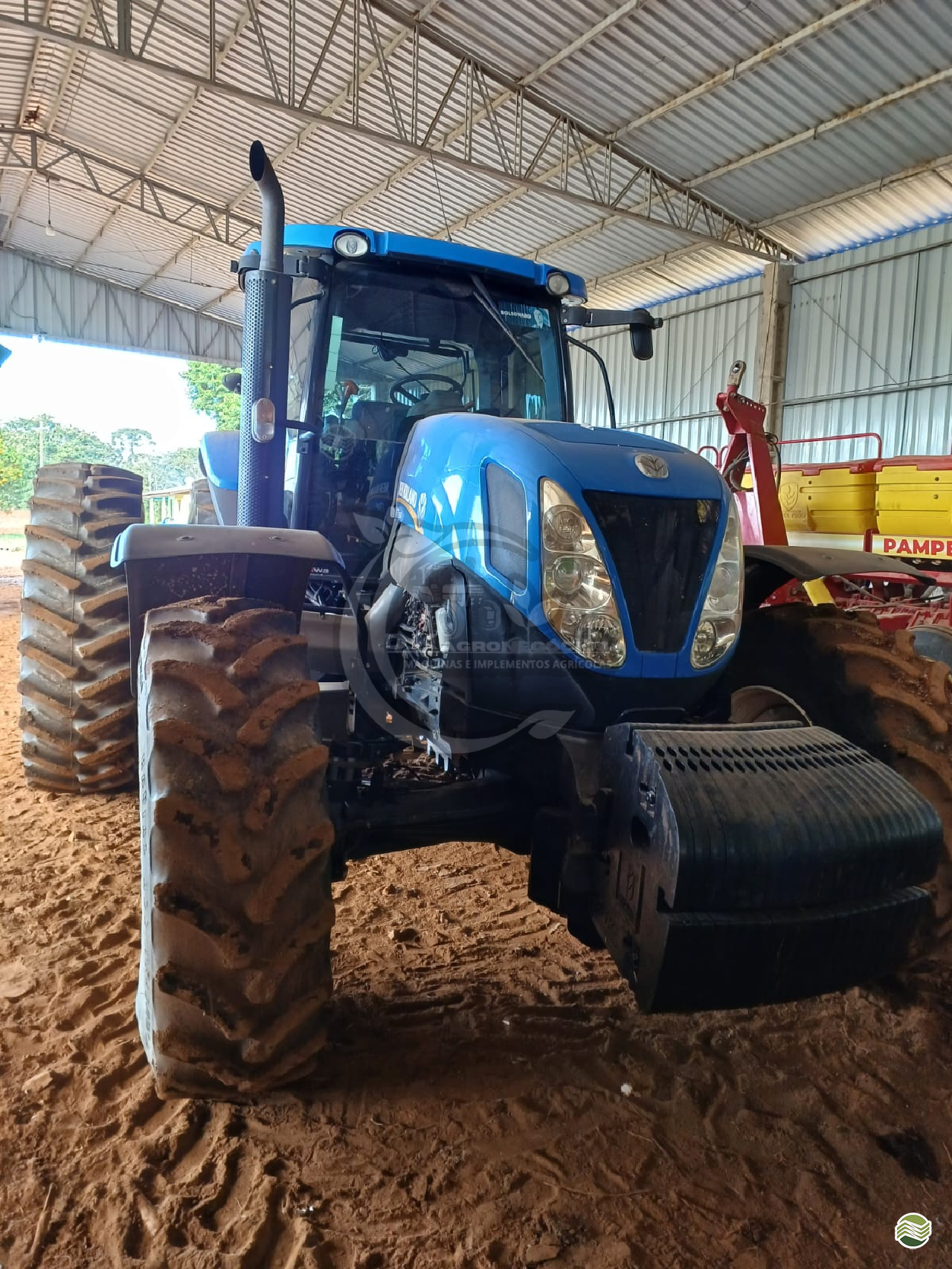 TRATOR NEW HOLLAND NEW T7 260 Tração 4x4 D.K Agronegócios - Máquinas e Implementos Agrícolas PRUDENTOPOLIS PARANÁ PR
